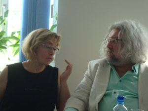 А. Шарапова и А. Максимов за Круглым столом в Риге. 20.05.2010.